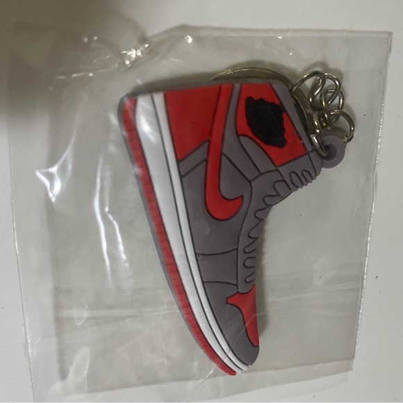Jordan 1 Keychain - Picture 2 of 3